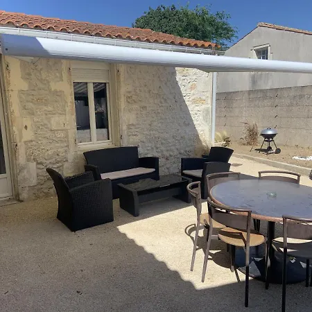Holiday home Maison Charentaise Pleine De Charme